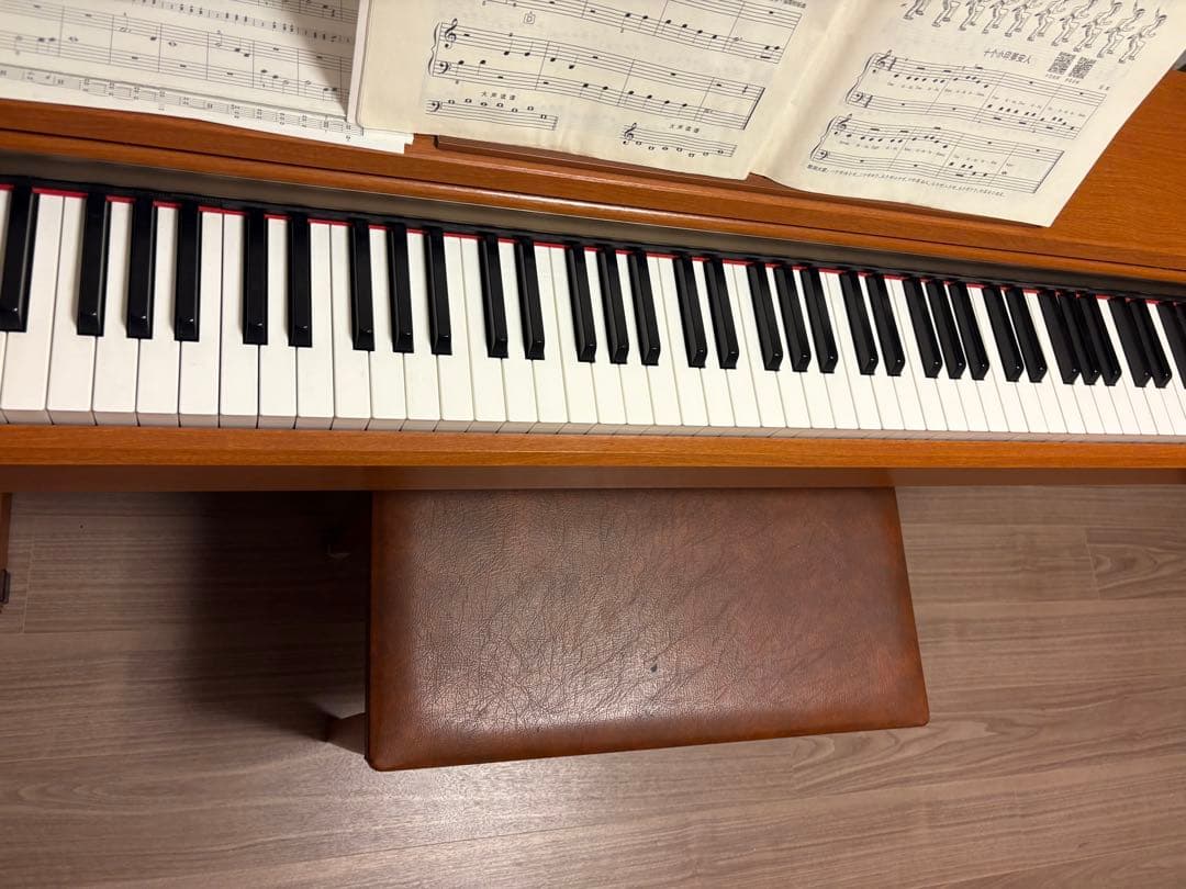 ヤマハ木製88鍵電子ピアノ J-7000椅子・楽譜付き
