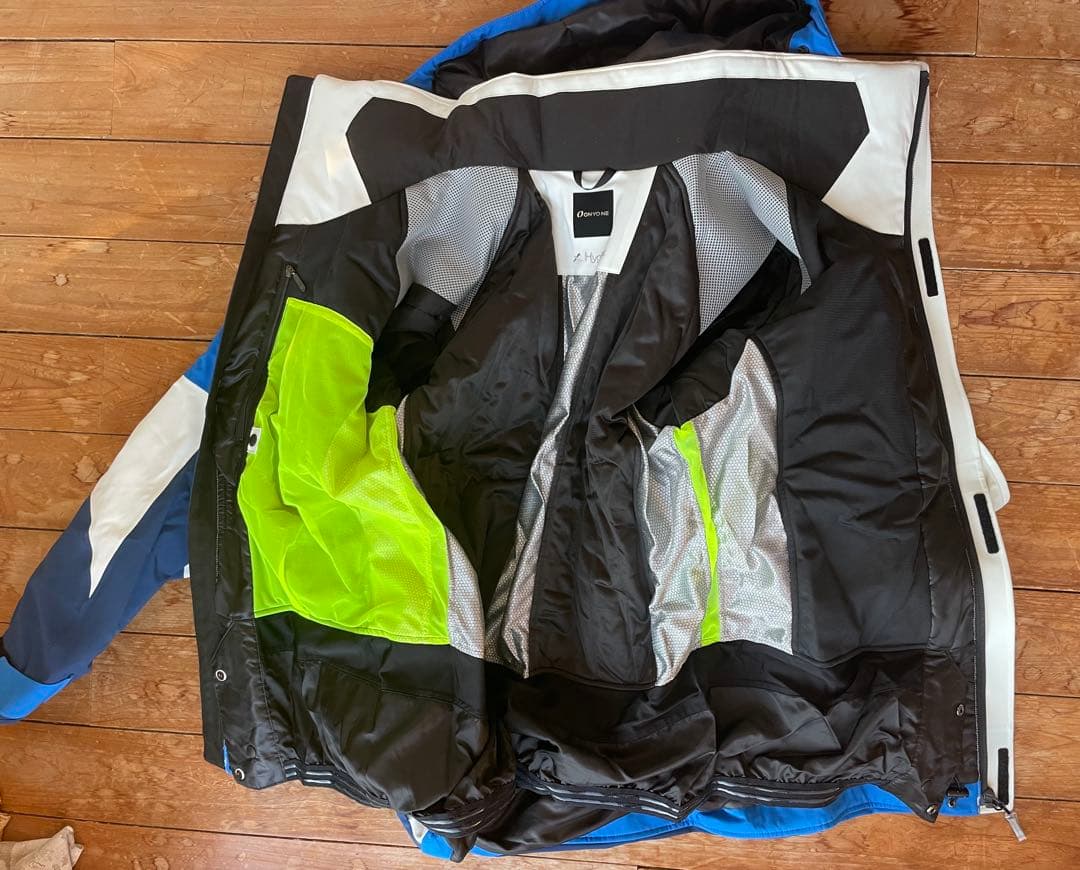 オンヨネサロモンワッペン付　ウェア上下　XOサイズ