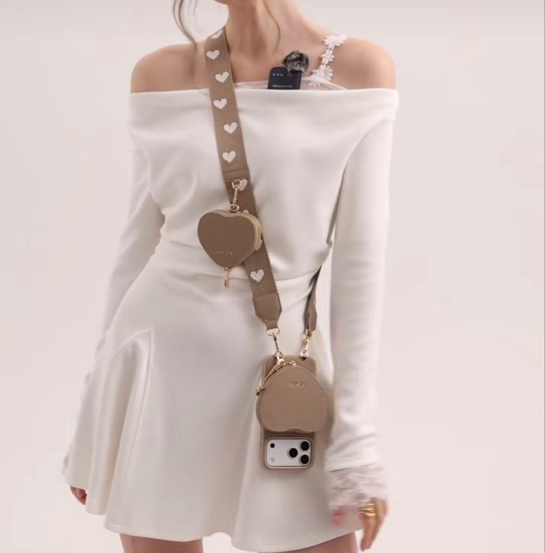 CUSTYPE ハート型スマホショルダー