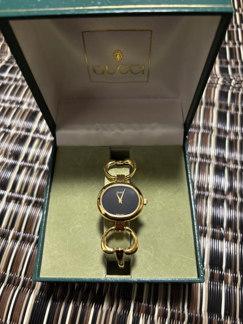 グッチ GUCCI バングルウォッチ レディース 腕時計 ゴールド 箱あり