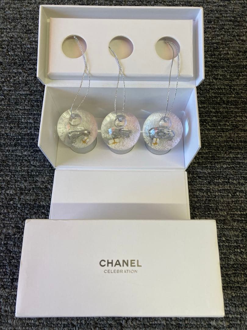 CHANEL ノベルティ　ミニスノードーム　オーナメントセット