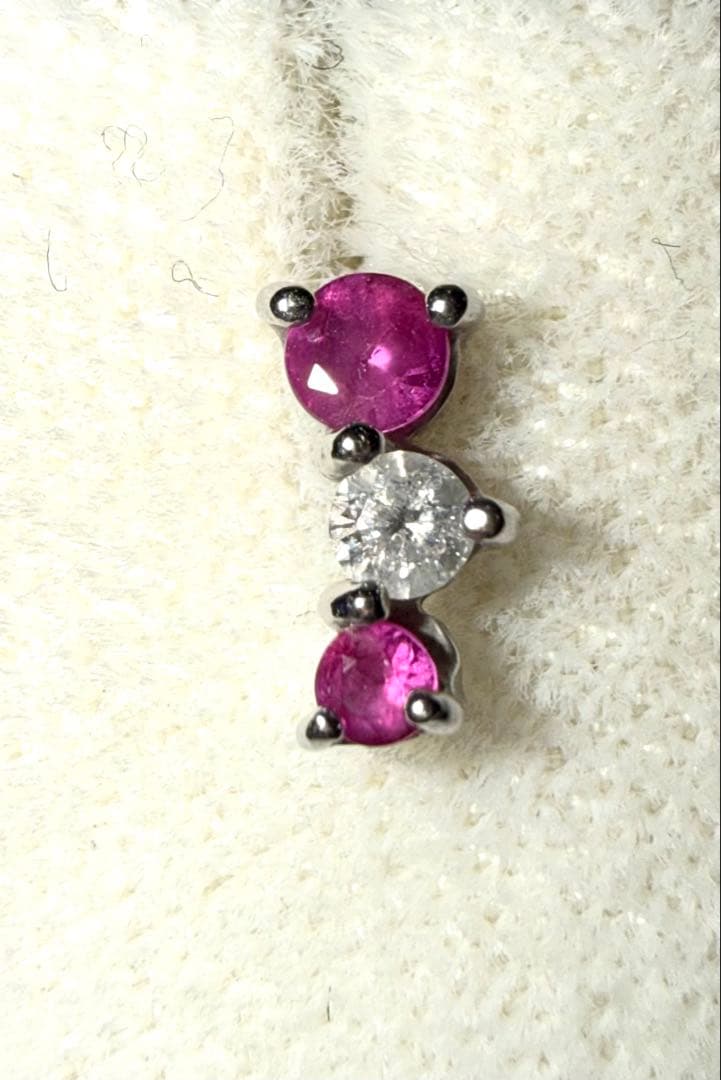 ★k18WG ルビー ダイヤスリーストーンピアス★