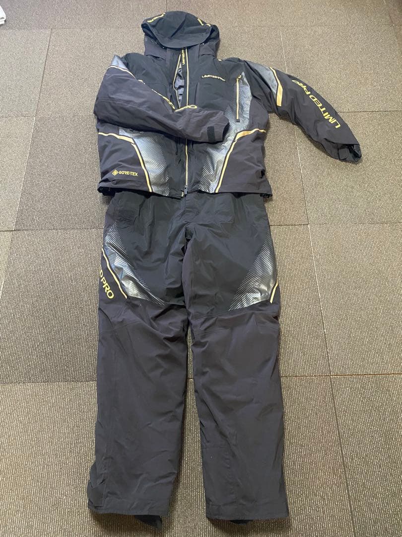 シマノ　リミテッドプロ　RB-111U ゴアテックス　ウォームレインスーツ