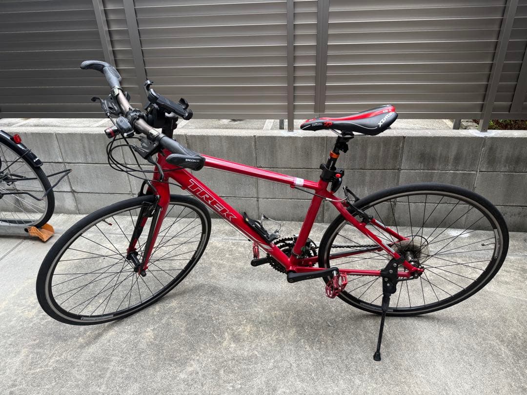 TREKレッド スポーツサイクル Xindaサドル Wellgoペダル
