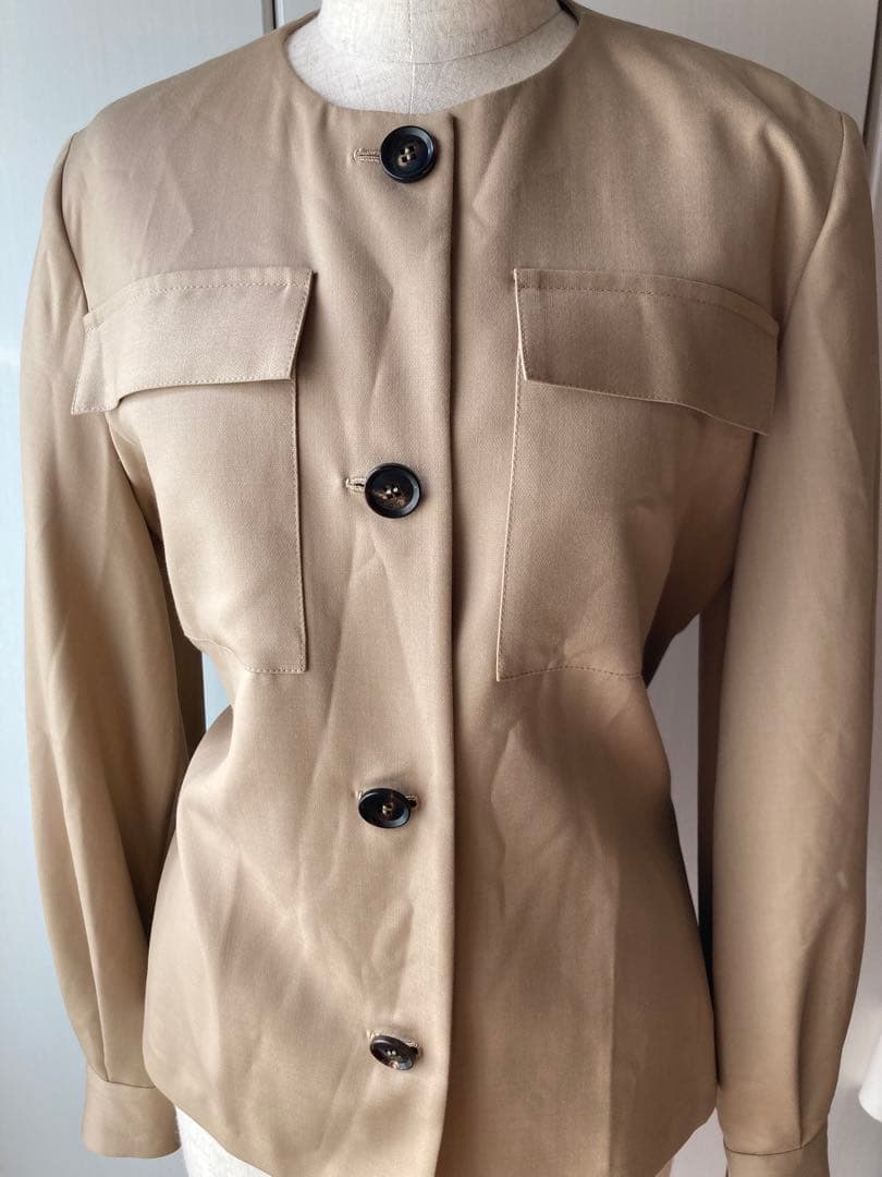 Kiton キートン　ノーカラー　ジャケット　ベージュ　ベルト付き　ウール