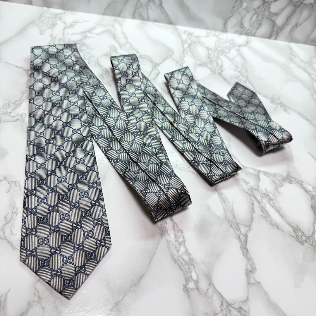 ✨極美品✨ 近年モデル GUCCI ネクタイ シルク100% GG柄 蜂 銀色