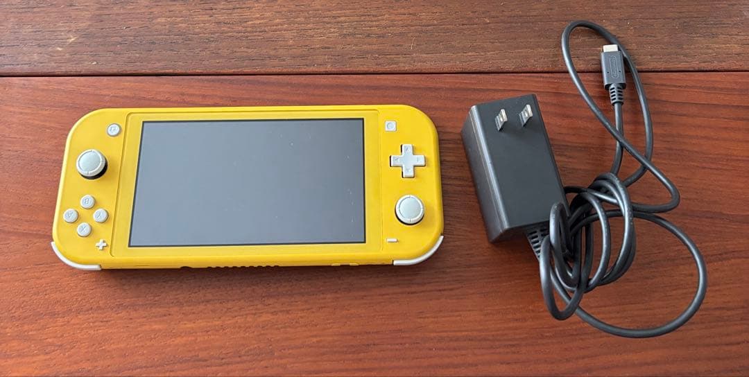 d*9様 Nintendo Switch Lite イエロー 充電器付き