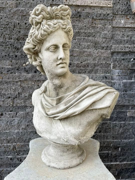 アポロン　石像　ガーデン　イギリス