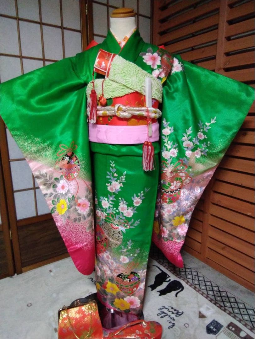 Keiko です。7歳向け・化繊のお着物セット
