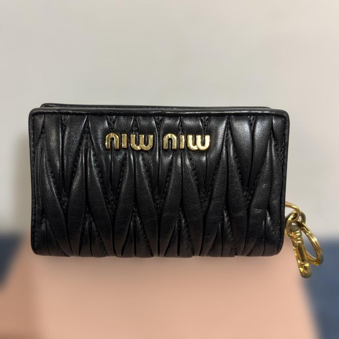 ミュウミュウ カードケース 名刺入れ マテラッセ ロゴ金具 レザー 黒