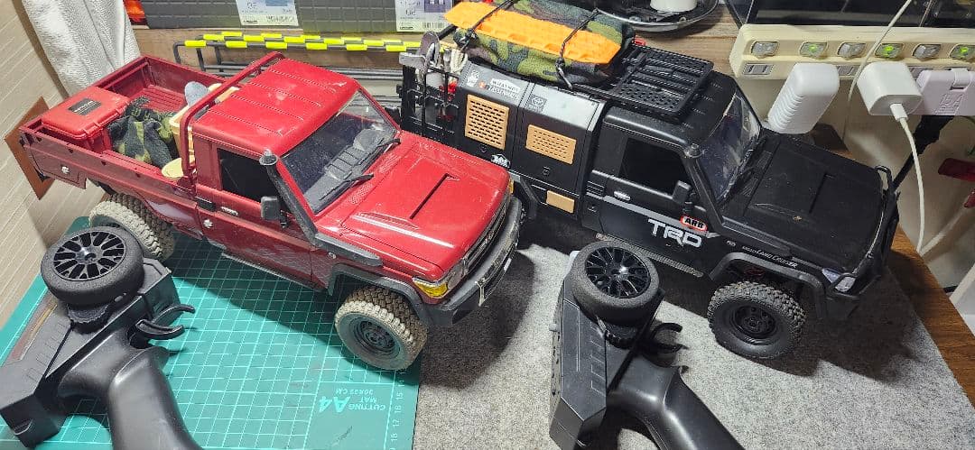 ラジコン　クローラー２台セット！