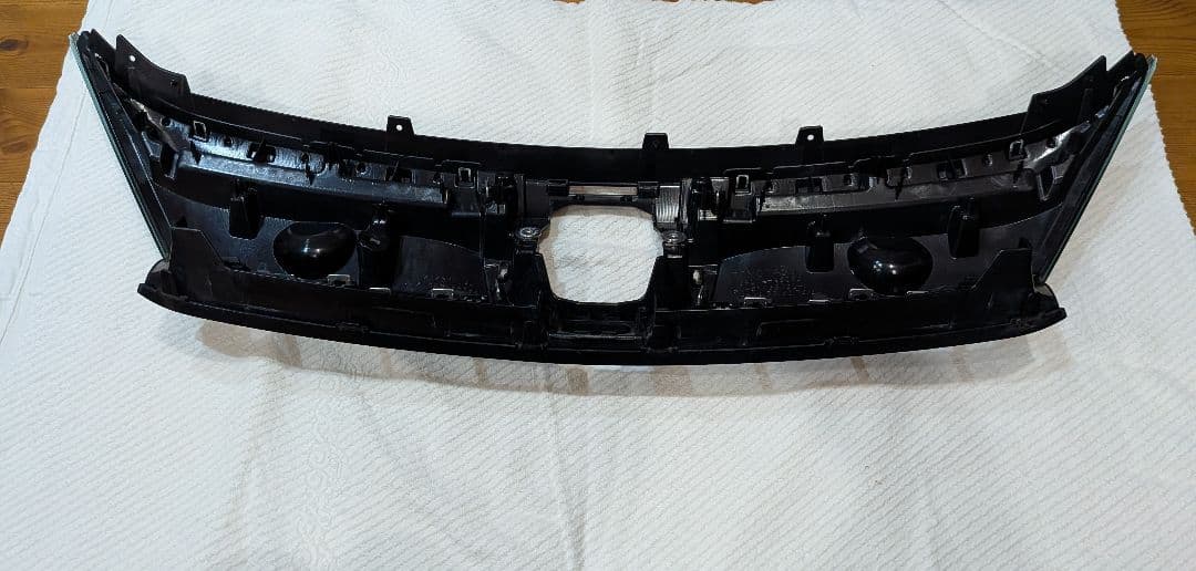 60ハリアー後期　ラジエーターグリル中古