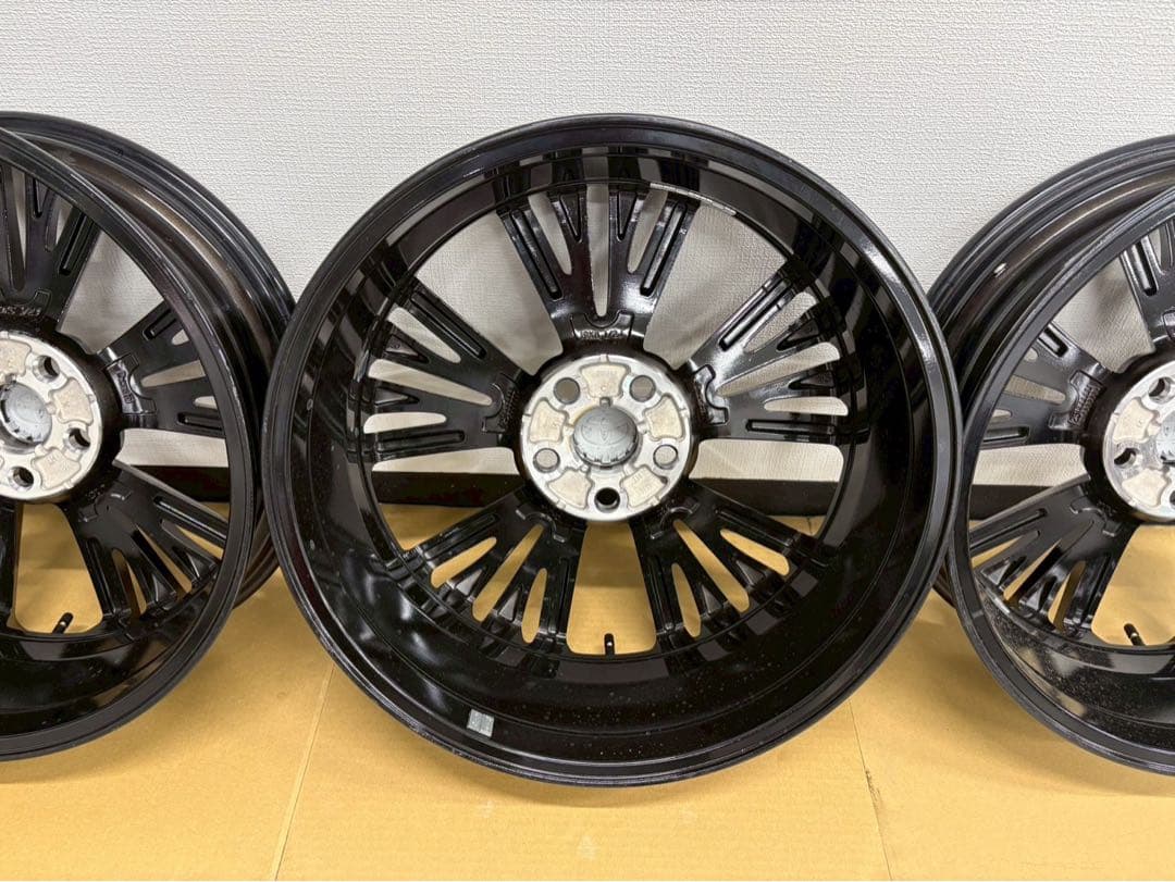 美品新車外し　26年式60プリウスナイトシェード　19インチホイール4本セット