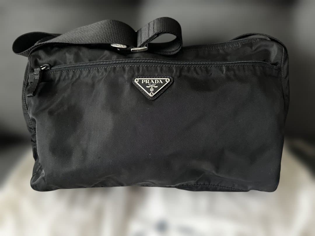 PRADA ブラック ショルダーバッグ【新品未使用】