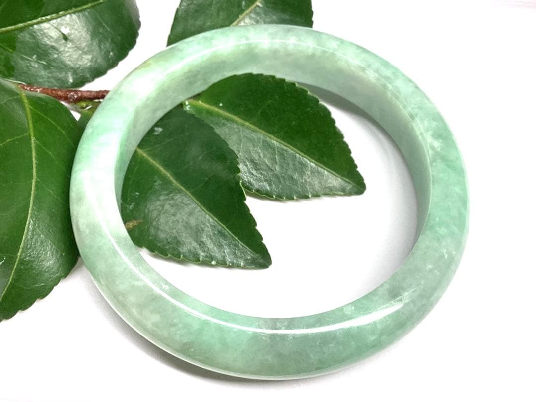 国内唯一の親方のバングル‼️国産品*糸魚川翡翠硬玉　絶品　一生物のお宝‼️　鑑別書付