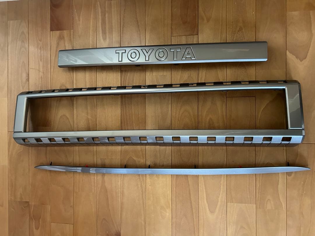 ランクル250 純正　フロントグリルなど　3点セット