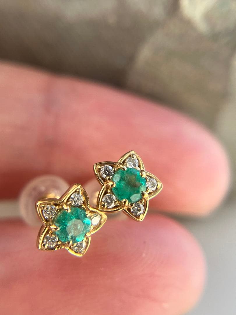 新品K18YGエメラルド0.2ctダイヤモンドピアス鑑別付