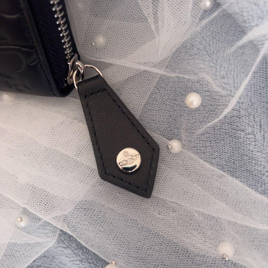 VivienneWestwoodエンボス加工 黒 長財布