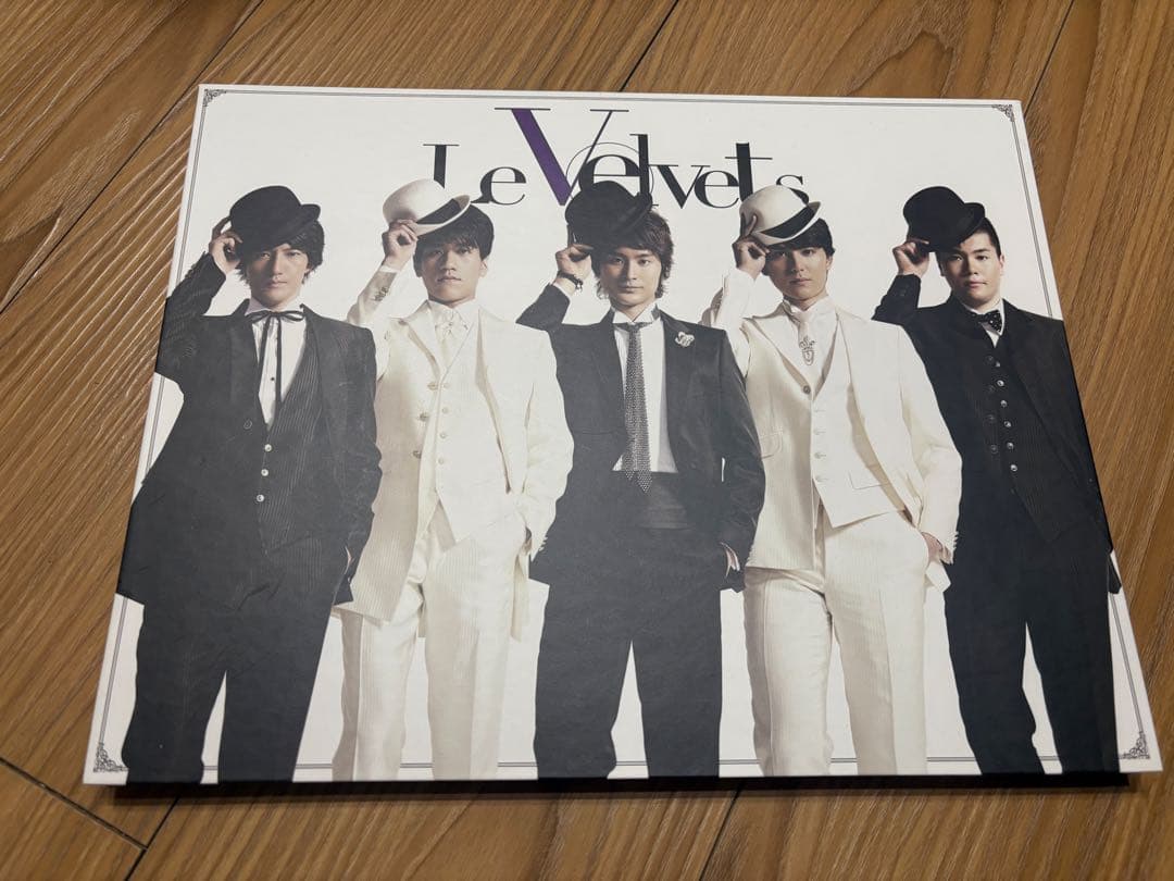 直筆サイン入り ／Le Velvets スペシャルフォトブック