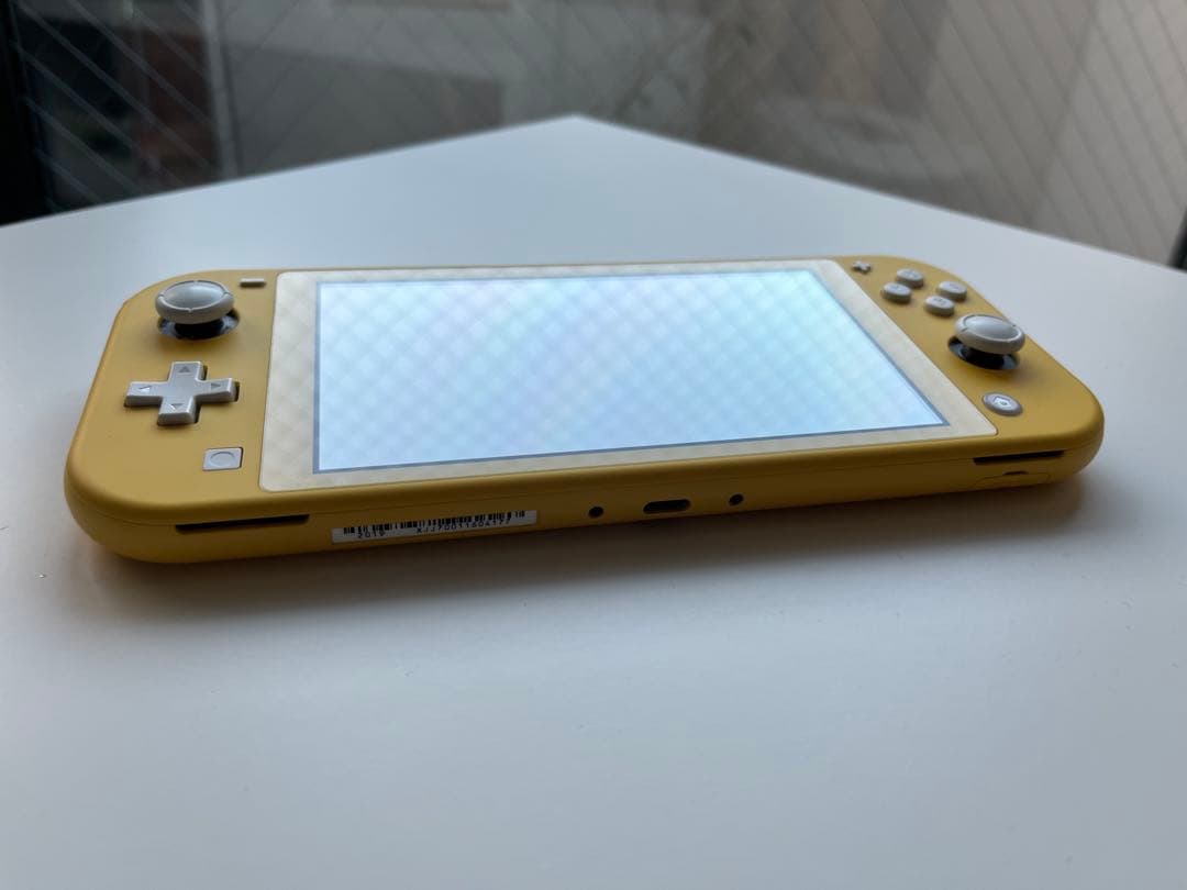 Nintendo Switch Lite 本体(イエロー)+電源アダプタ+ケース