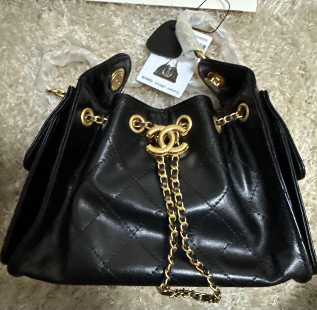 CHANEL ブラックレザー ショルダーバッグ