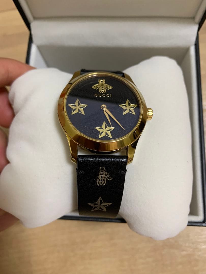 GUCCI Gタイムレス ビー 時計 ブラック×ゴールド ya1264055