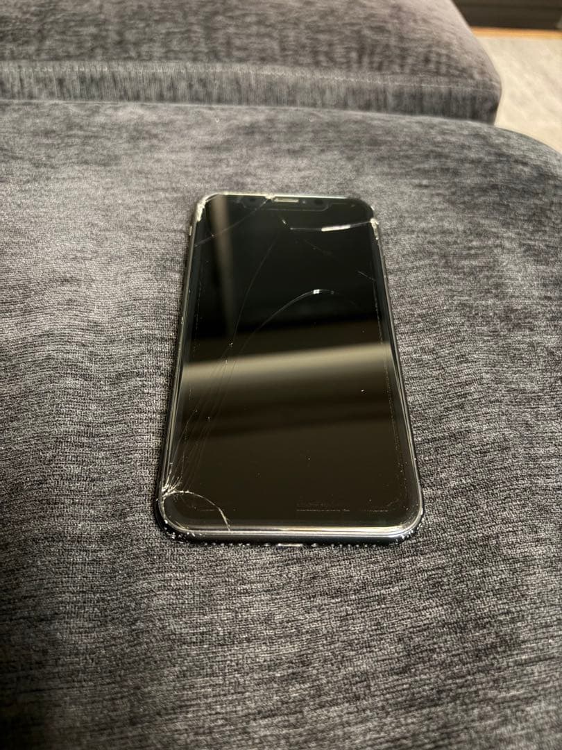 スマートフォン本体 画面ひび割れあり