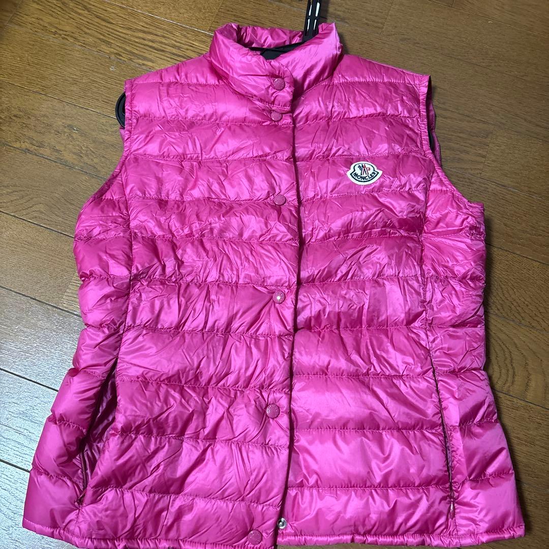 MONCLER ピンク ダウンベスト　美品