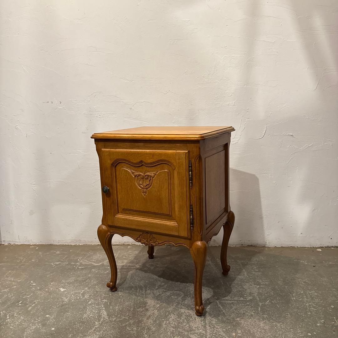 年末年始saleヴィンテージ　木製サイドテーブル　扉収納付き　右開き