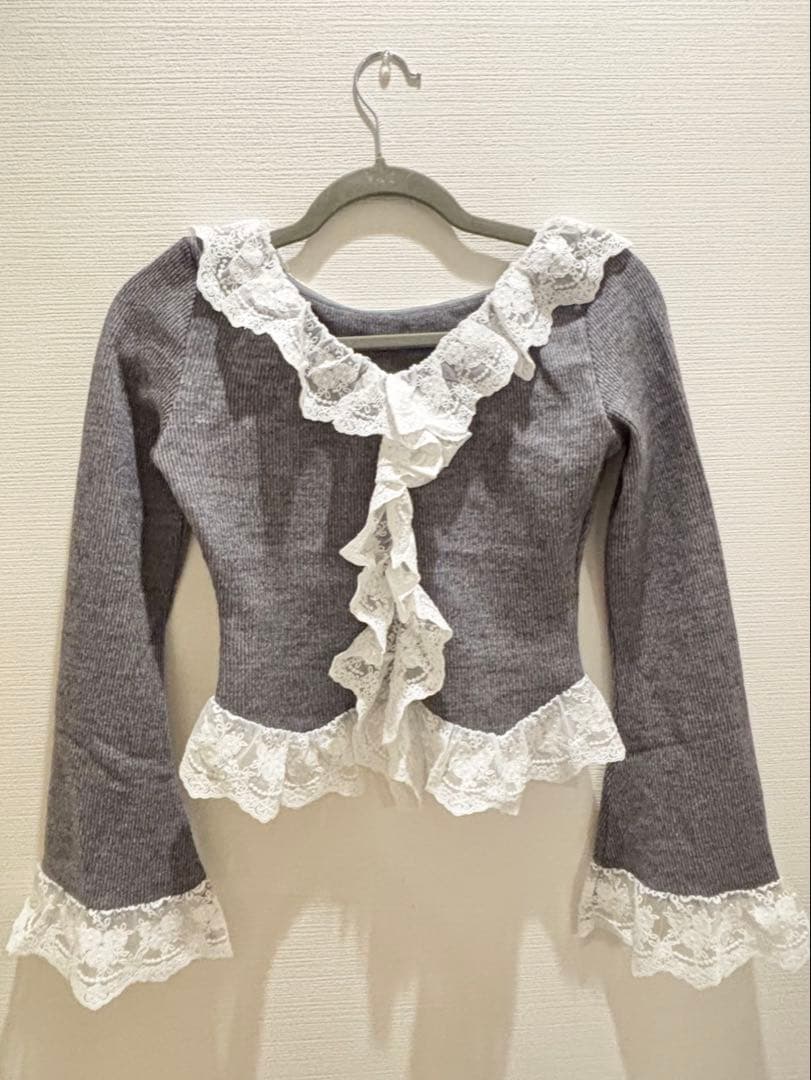 MUGUET レースフリルリブトップス グレー