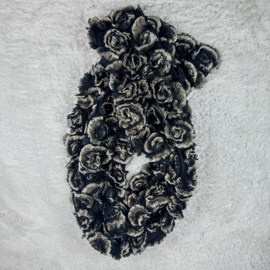 美品✨　ロイヤルチエ　マフラー　ストール　花柄　総柄　バイカラー　黒　ブラック