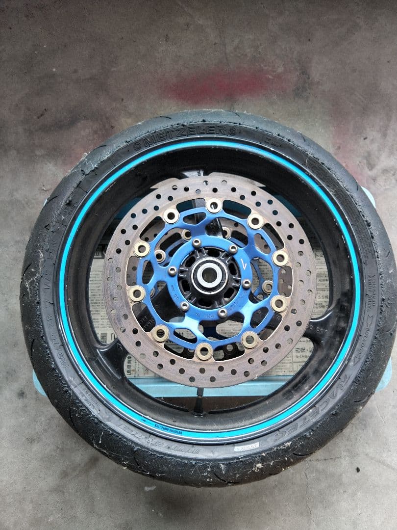 CBR600RR 04年式PC37用フロントホイール おまけ付き