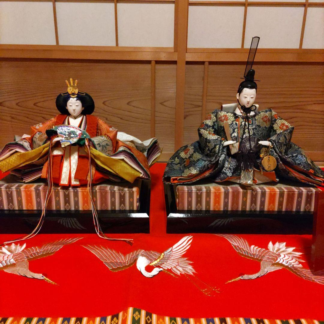 慶雲作　京雛　親王揃い　正絹本仕立十二単衣　台座・毛氈付