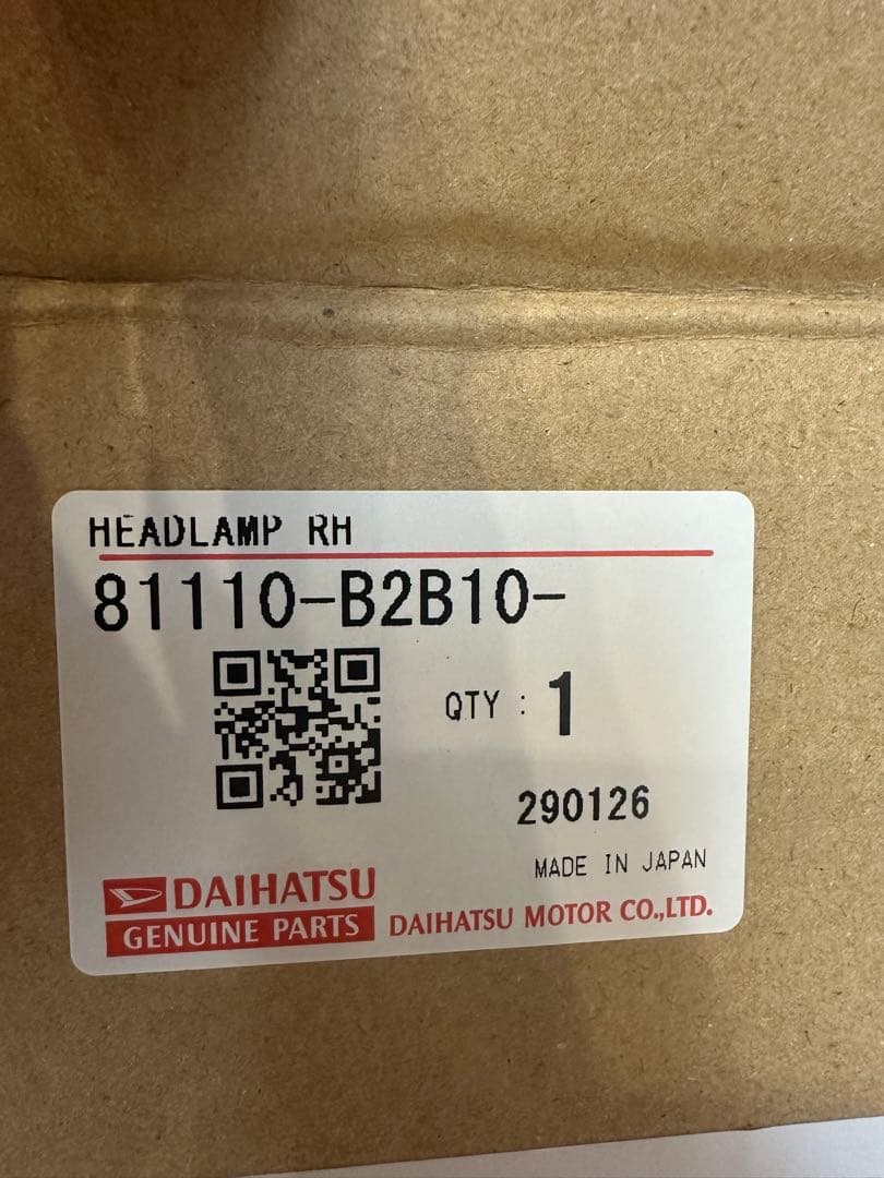 ダイハツ　タフト　LA900S 右　ヘッドライト