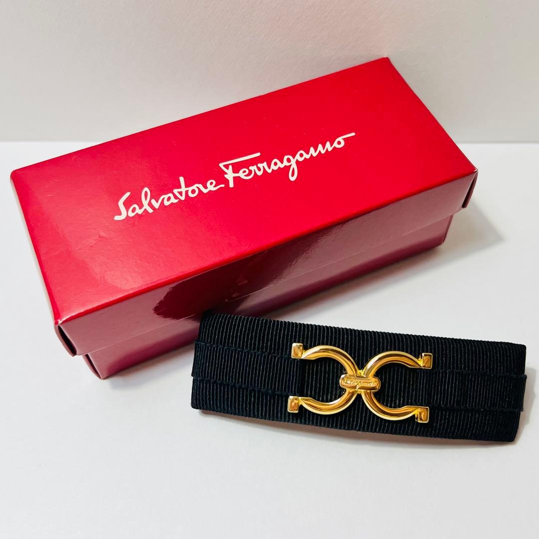 フェラガモ　バレッタ　ブラック×ゴールド　ガンチーニ