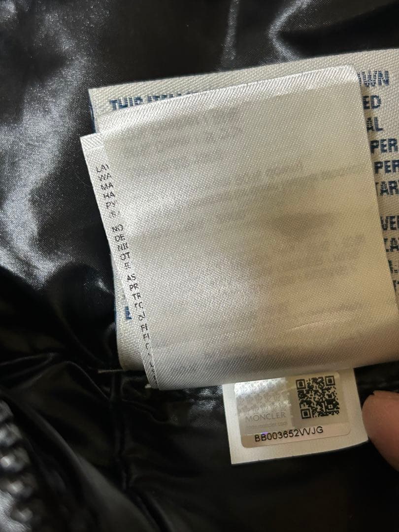 MONCLER ブラック ダウンベスト