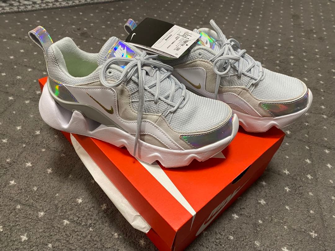 NIKE シルバー×ホワイト スニーカー　25cm