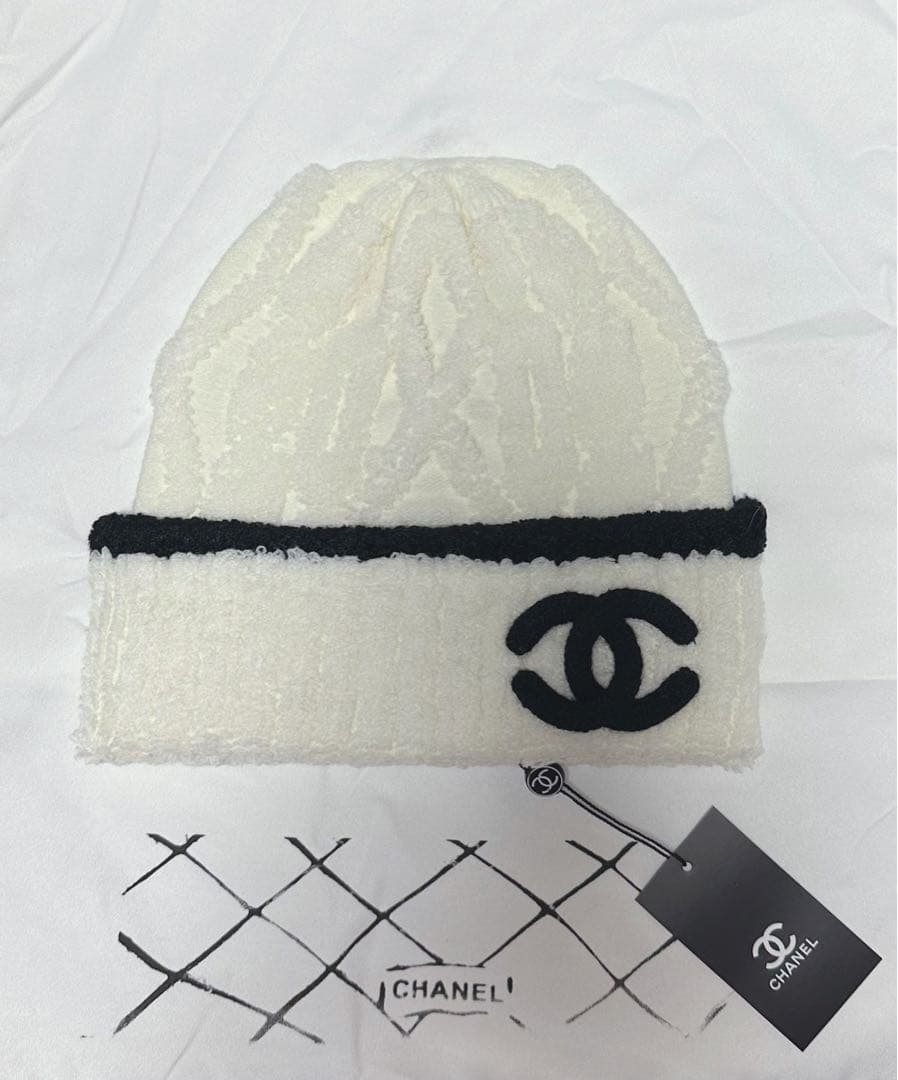 CHANELホワイトビーニーニット帽新品