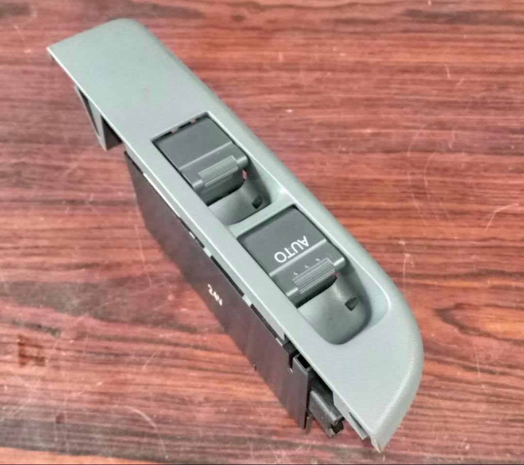 ISUZU エルフ パワーウィンドウスイッチ　運転席ドア