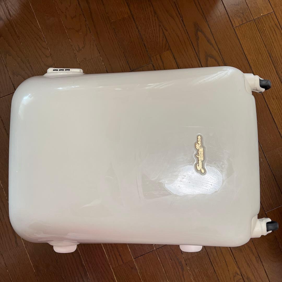 ace. キャリーケース ホワイト 55リットル　3-7泊　エキスパンド付