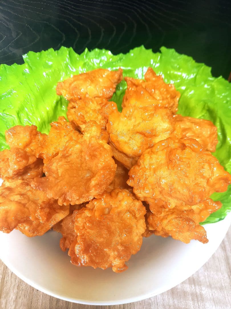 食品サンプル醤油唐揚げ20個、レタス2枚