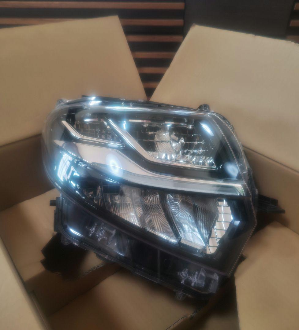 ダイハツ　タント　LA650S　ヘッドライト