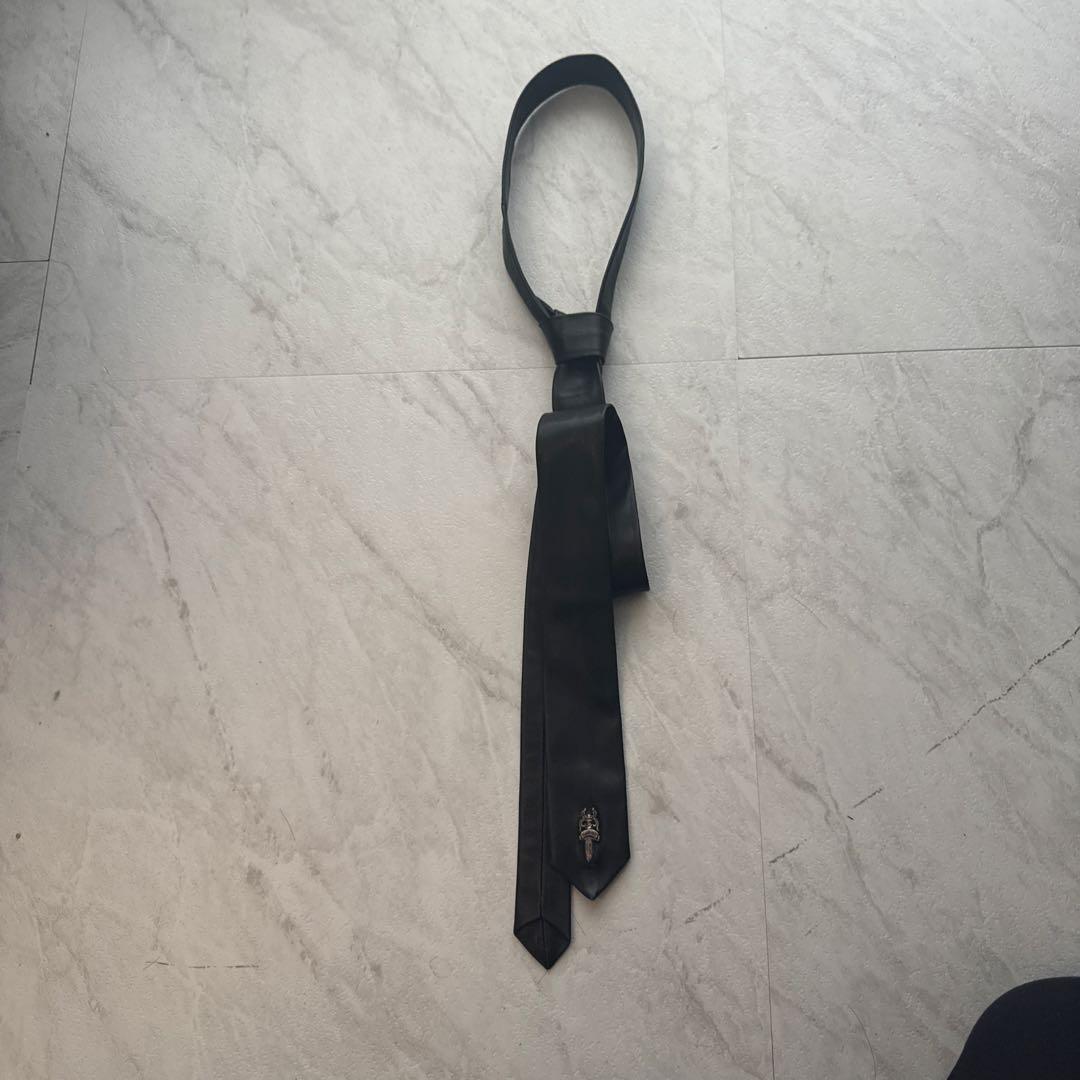 クロムハーツエンブレム付き ブラック 革ネクタイ