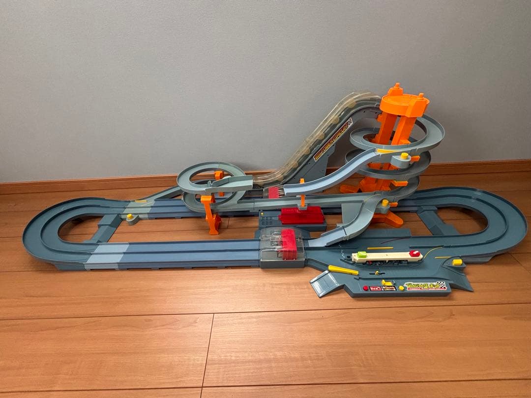 動作確認済み　トミカにぎやかやまみちドライブ、びゅんびゅんビックタワーサーキット