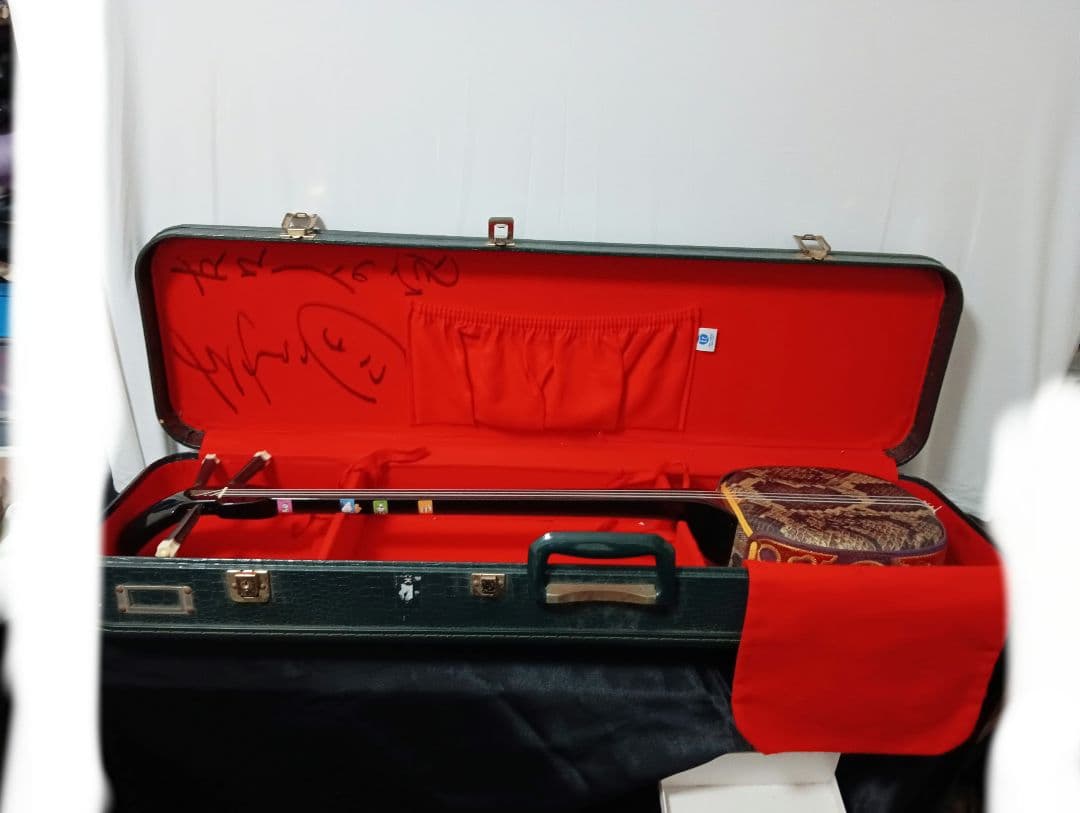 ？サイン入り三線 本体 ケース 爪