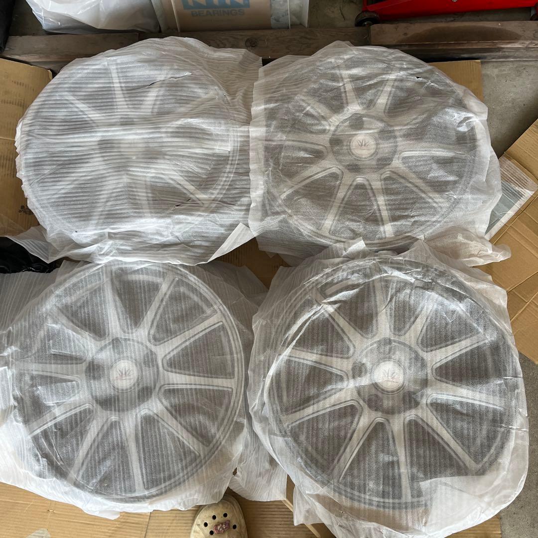 17インチ ガンメタリック 10スポークホイール　ロクサーニ　スポーツ