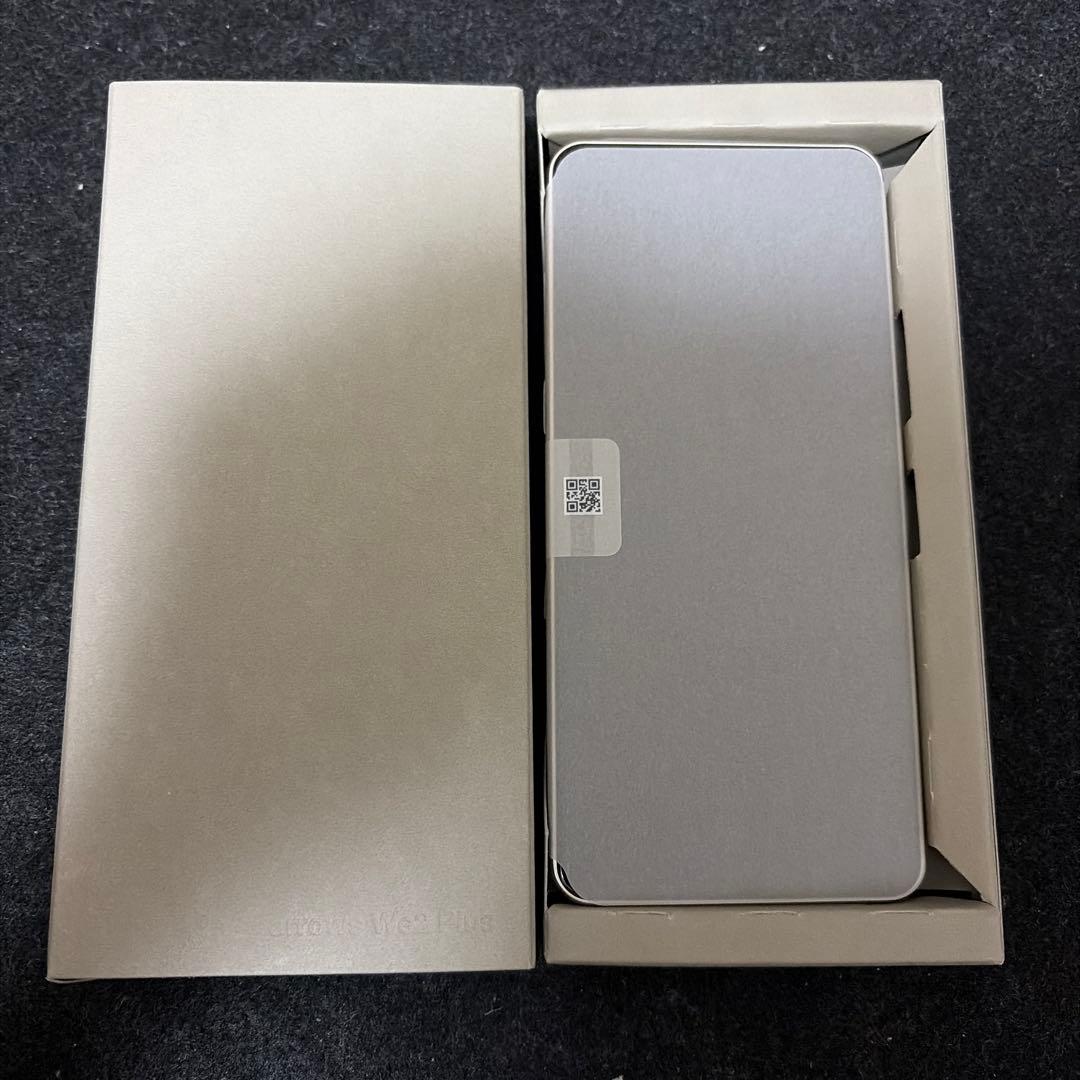 FCNT arrows We2 Plus M06 シャンパンシルバー