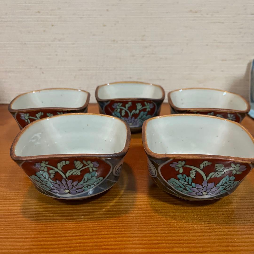 有田焼　五代走波 染錦 菊花波千鳥文 角小鉢