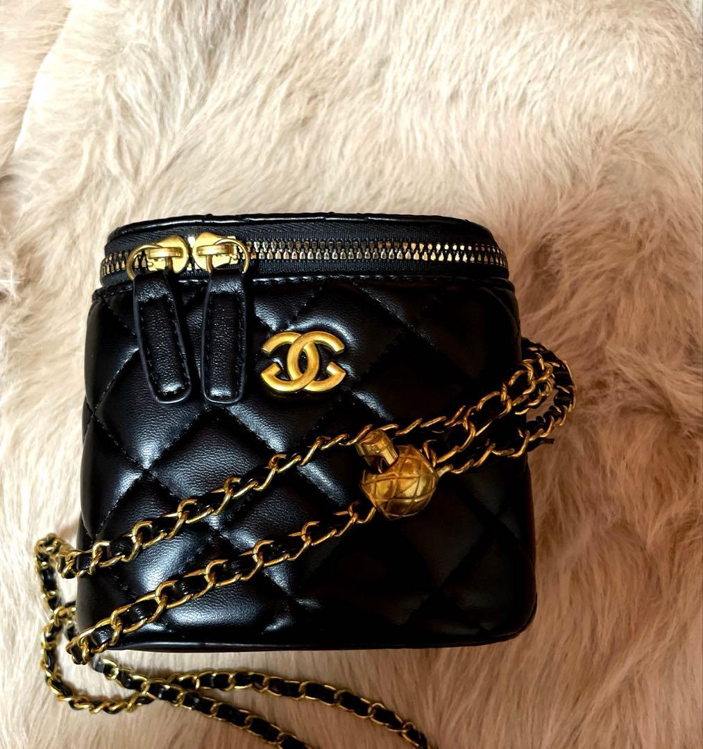 ブラックキルティングバニティショルダーバッグ