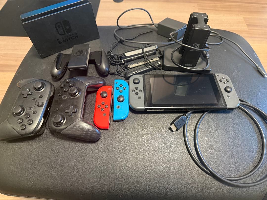 Switch 本体 + 純正Proコン2個 + Joy-Con4本 / セット